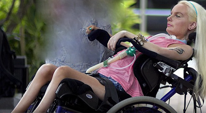 Jasmin Britney de 9 anos colidiu contra o asfalto.17 anos depois, seus pais mal a reconhecem.