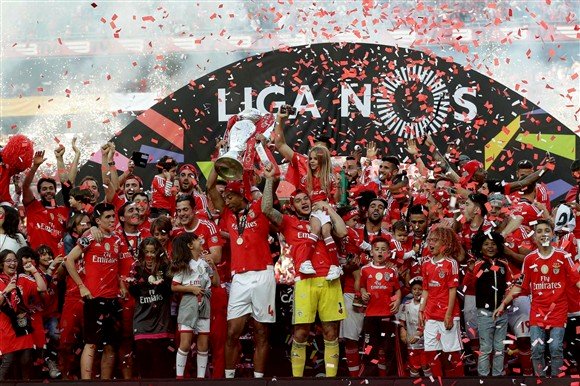 Benfica sagra-se tricampeão nacional, 39 anos depois