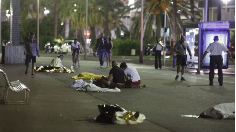 Atentado terrorista com um camião em Nice já vai quase com 100 mortos