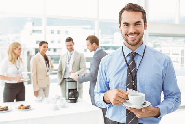 Pausas no trabalho para conversar, fumar, comer, beber café aumentam produtividade